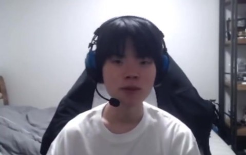 j9九游会老哥俱乐部交流清醒~Deft：参加考试耽误我当职业选手？我觉得这是傻瓜说的话