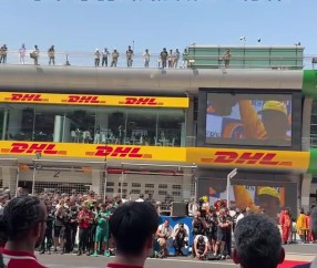 九游会j9官网真人游戏第一品牌R.I.P.🙏F1中国大奖赛正赛前,车手集体致敬埃迪-乔丹