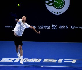 申花主帅出战国际网球大师赛 首轮0-2遗憾出局(图)