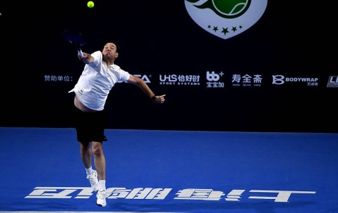 申花主帅出战国际网球大师赛 首轮0-2遗憾出局(图)