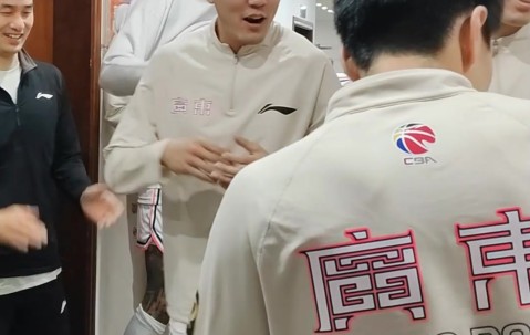 j9九游真人游戏第一品牌登录入口💪广东宏远男篮赛前呐喊口号，总感觉赵睿时期喊的更有气势....