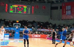 j9九游真人游戏第一品牌登录入口😅有点欺负人了！周琦在对方外援身后点抢篮板补篮打成2+1