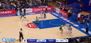 j9九游真人游戏第一品牌登录入口追到只剩3分!乔丹-霍华德球被切掉后捡起来顺势转身投进三分