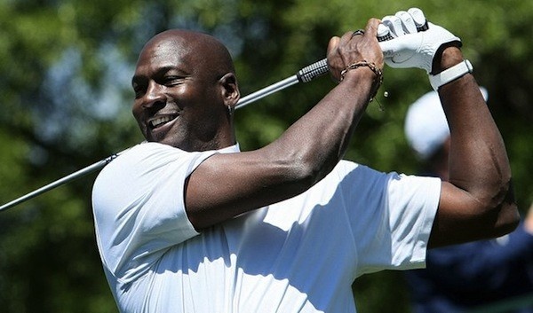 九游会·j9官方网站乔治:我打高尔夫被网友喷 谁会24小时都工作 乔丹也打啊